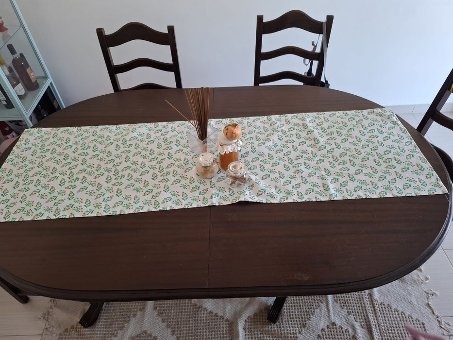 Mesa Extensível com cadeiras