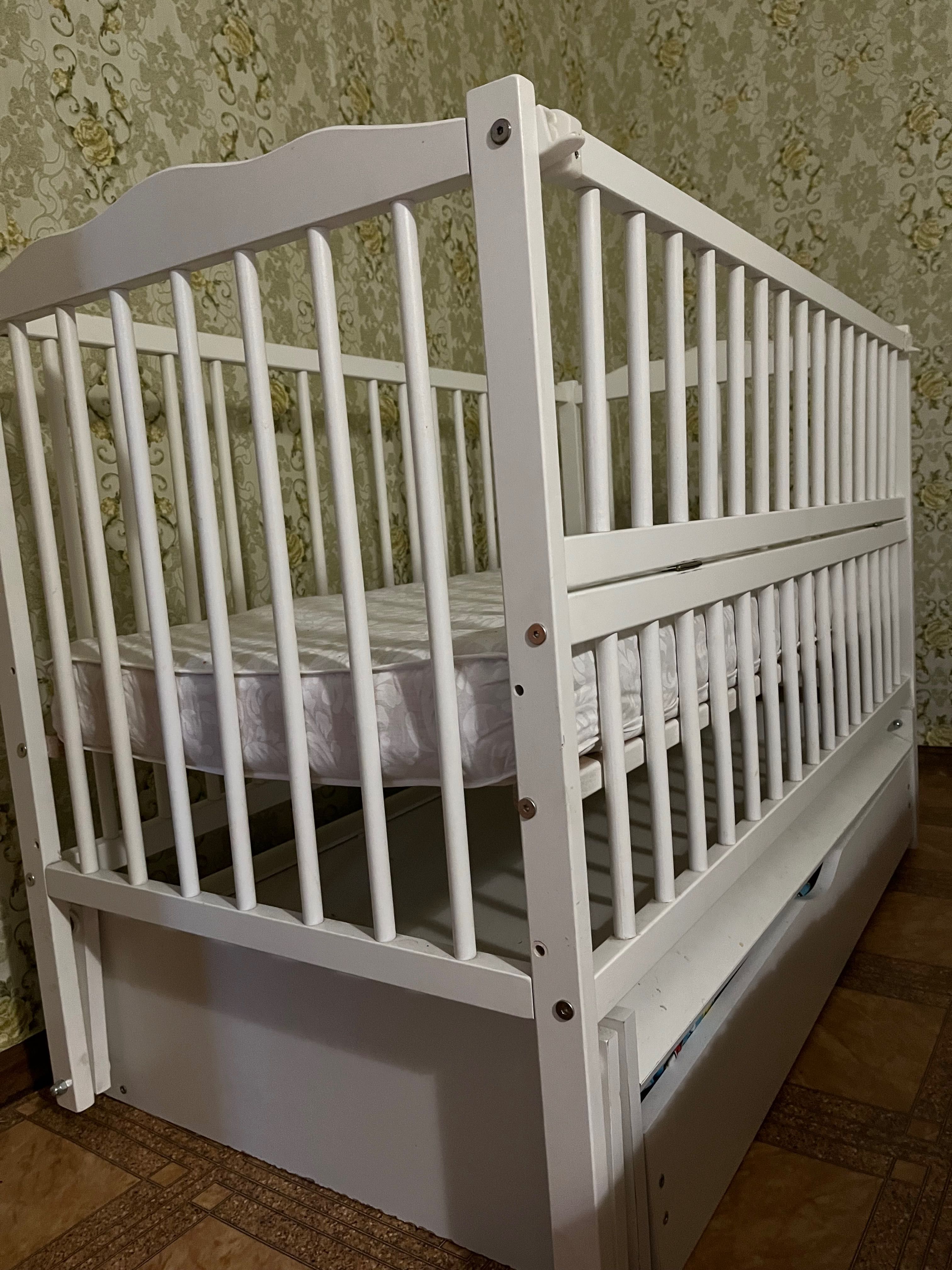 Ліжечко для дитини з балдахіном і постіллю
