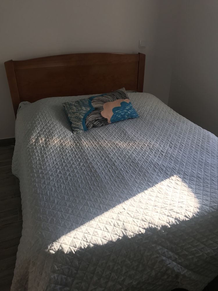 Cama de casal sem colchão