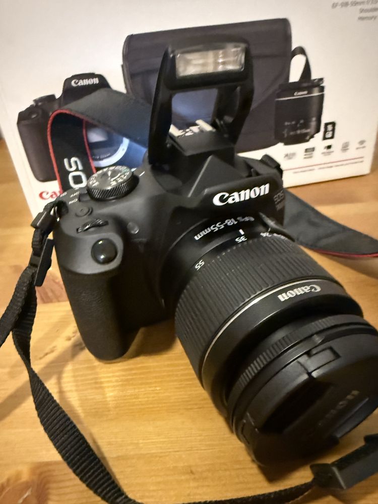 Máquina fotográfica Cânon EOS 2000D 18-55 DC