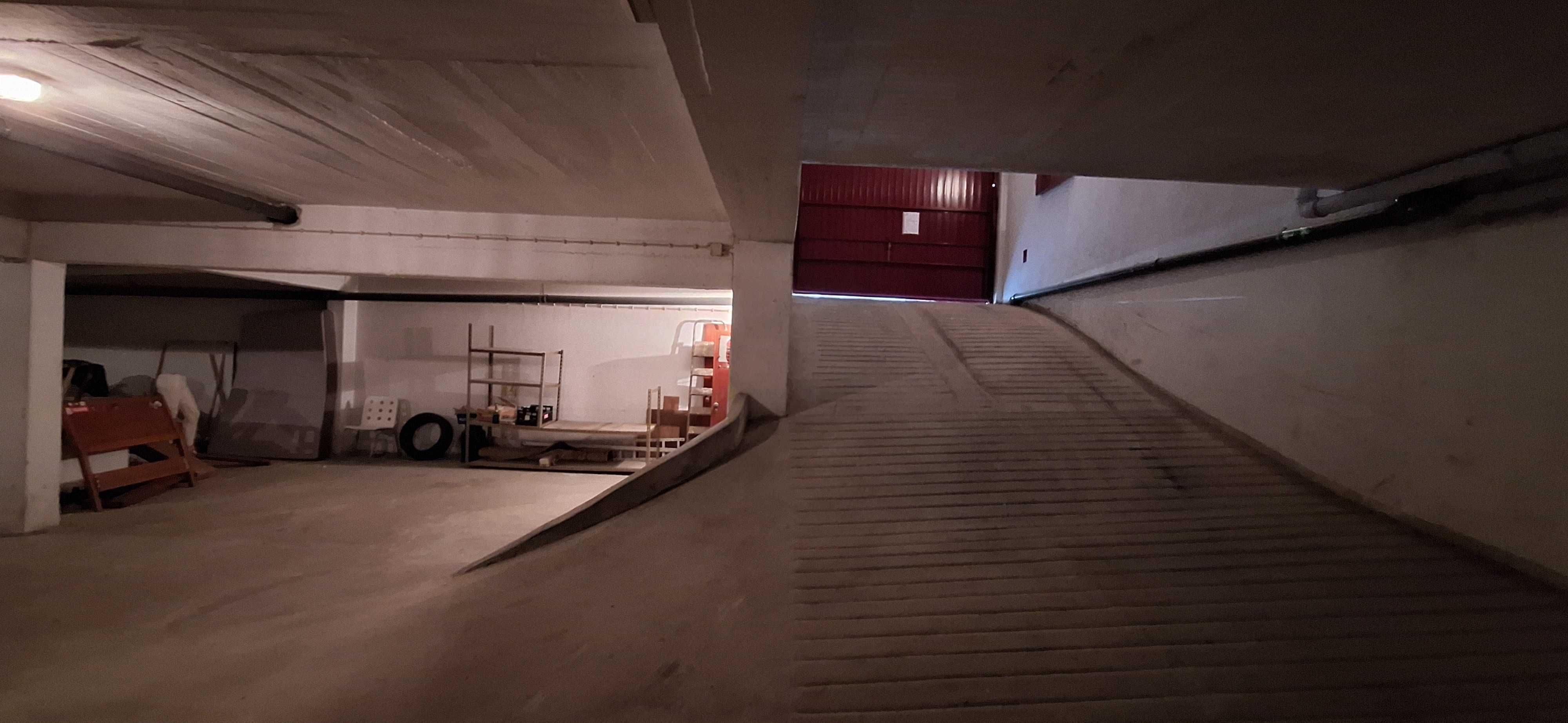 2 lugares de garagem + arrecadação