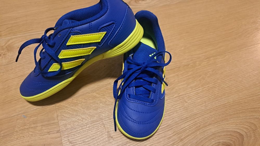 ADIDAS buty halowe  r. 33