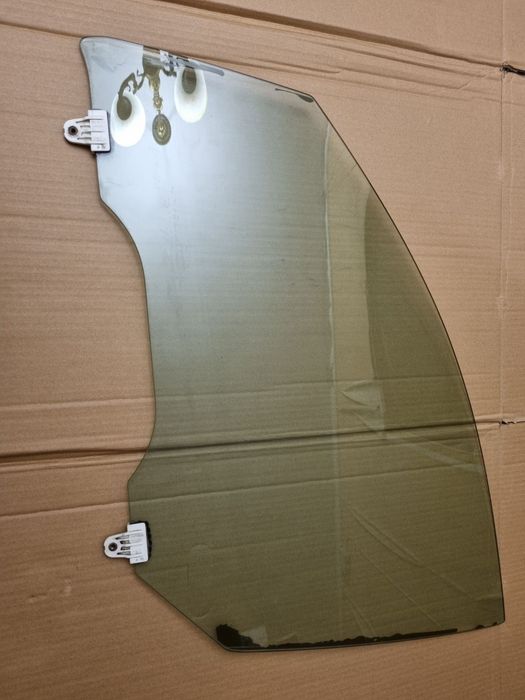 Скло дверей водія Infiniti fx30, fx35, fx37