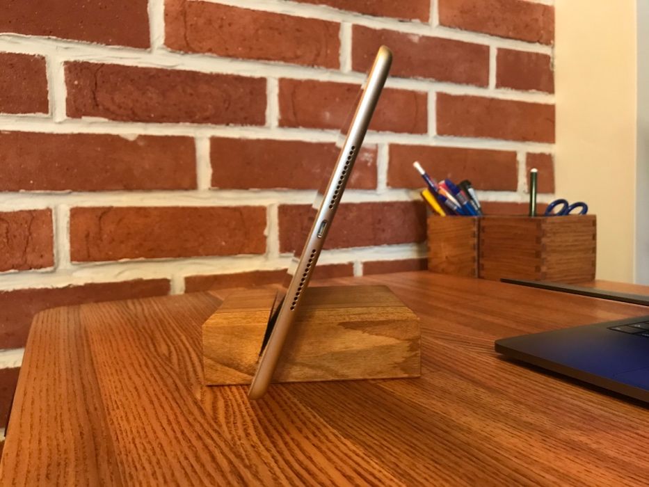 Stylowa, stojak, drewniana podstawka pod telefon, tablet, iPad