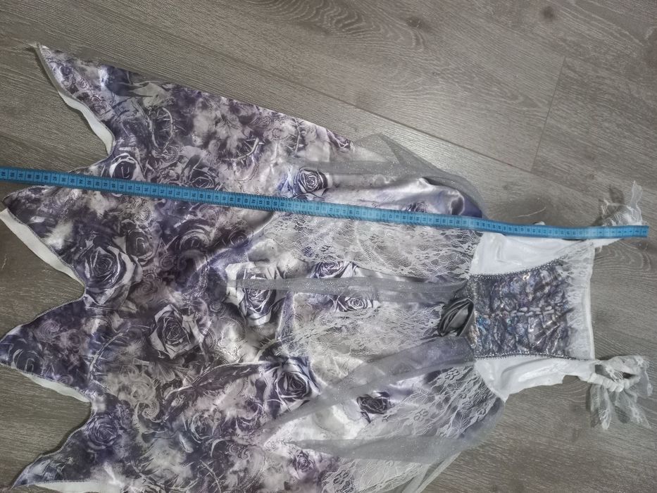 Продам платье на девочку карнавальное