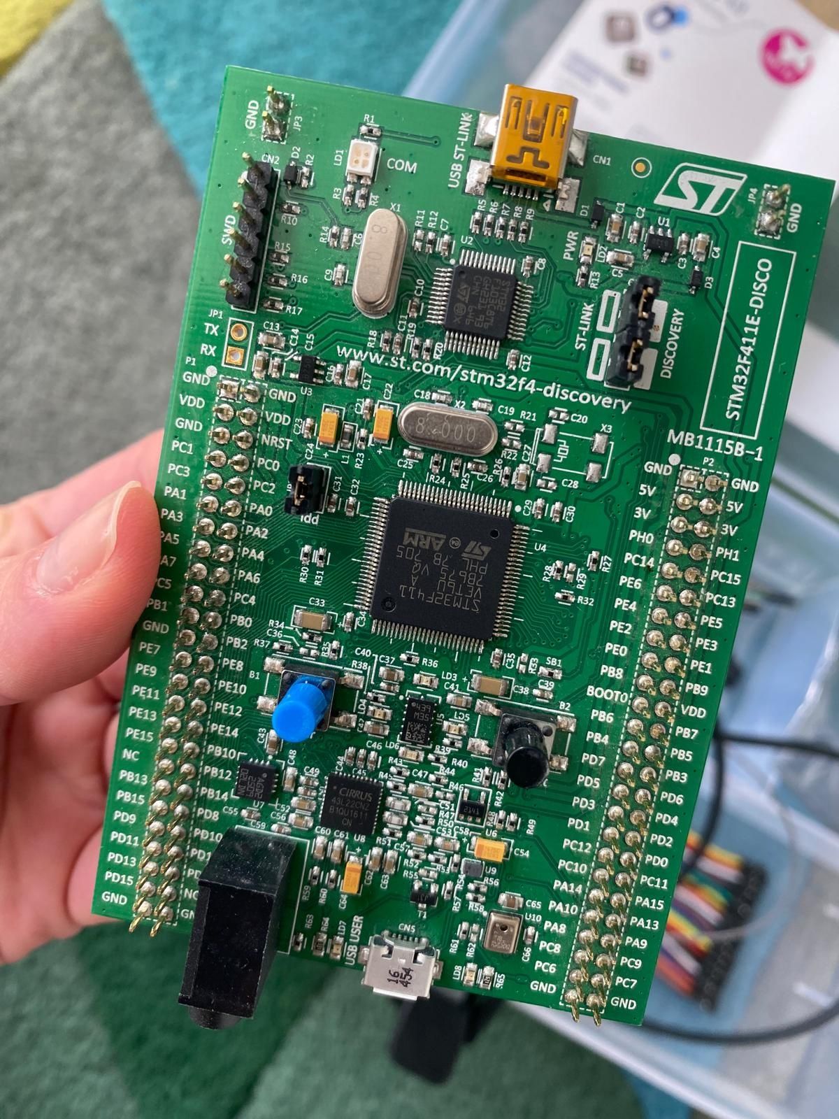 STM32F411 Discovery Kit w zestawie