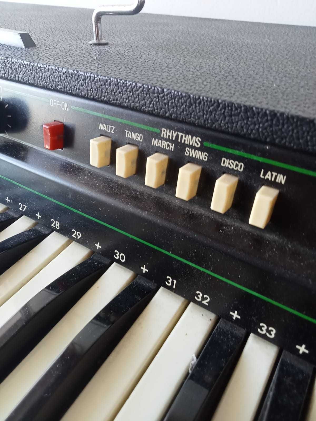 órgão: Eko New Studio 61, dos anos 60