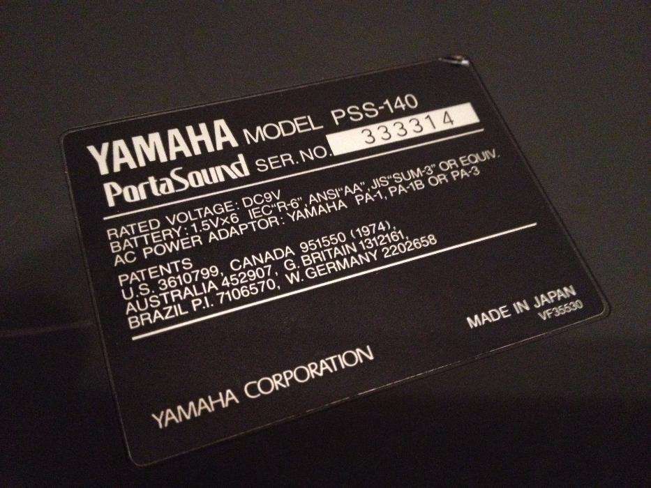 Órgão Yamaha PSS-140