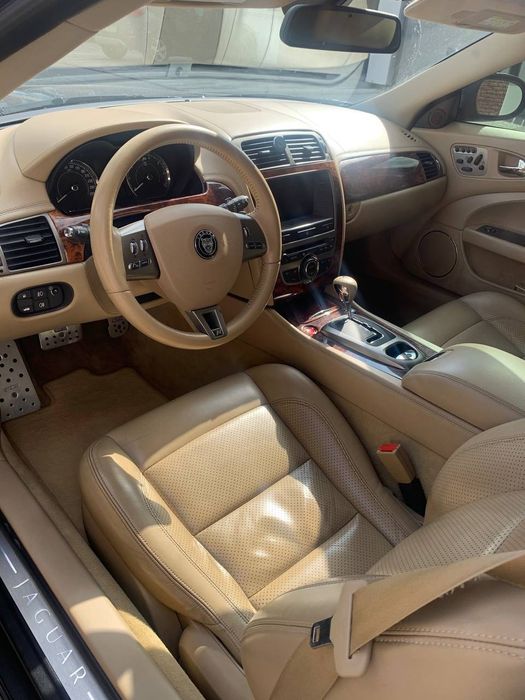 Ягуар XKR можливий обмін на нерухомість або позашляховик