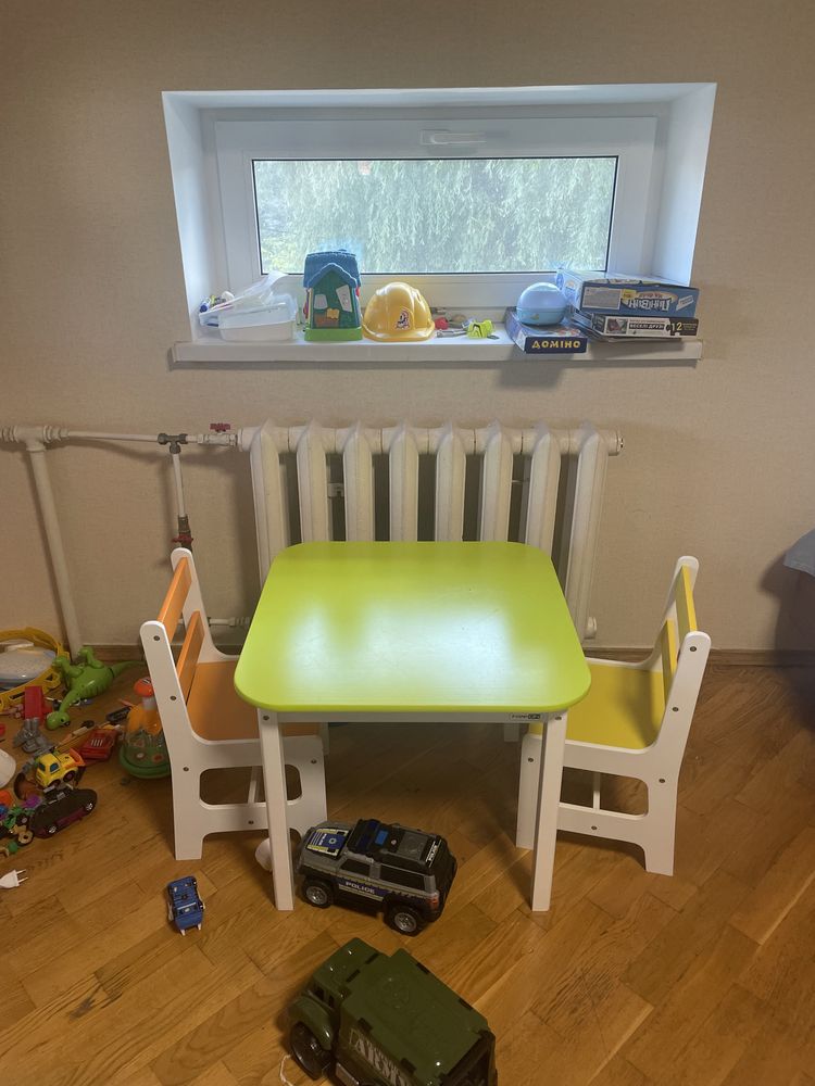 Столик детский и 2 стула