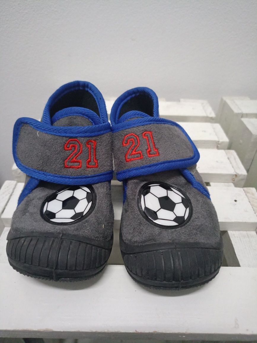 Buty/ pantofle chłopięce rozmiar 25