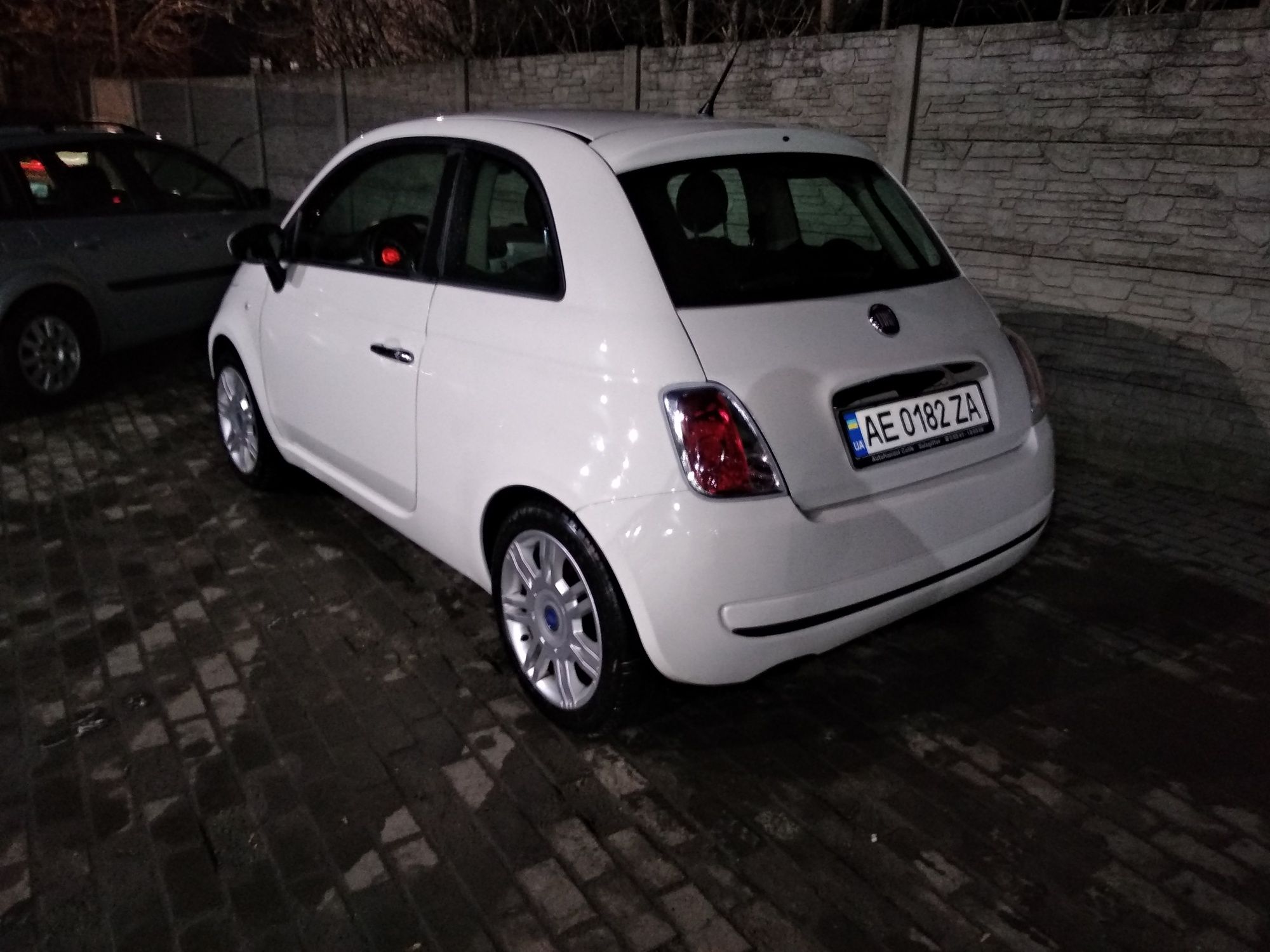 Європейська версія FIAT500,електромобіль,електричка на впевненому ходу