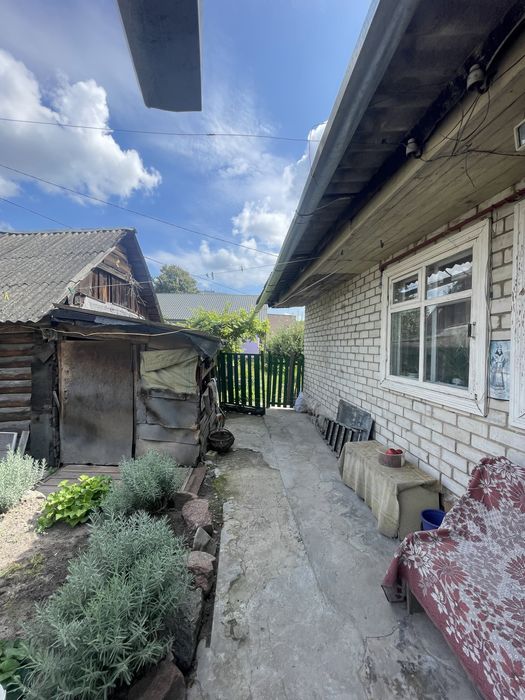 Продам частину будинку по вулиці Народного руху