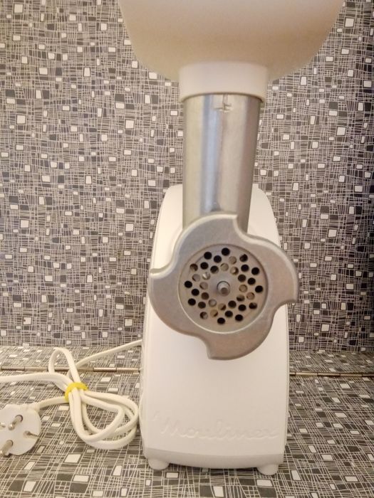 Мясорубка электрическая