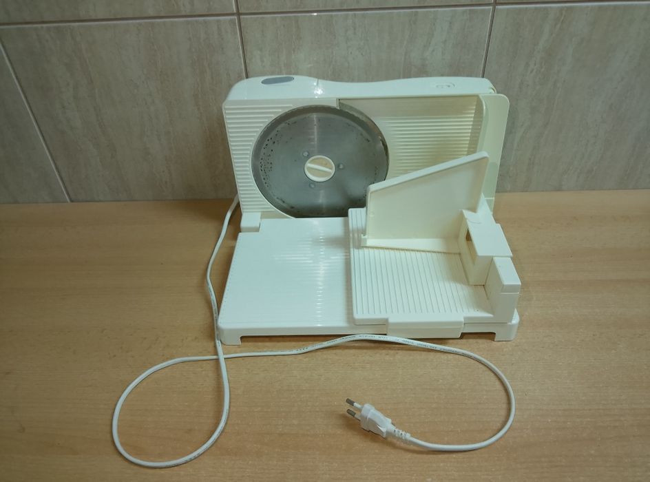 Krajalnica elektryczna do chleba wędlin i serów ALASKA FS 2000