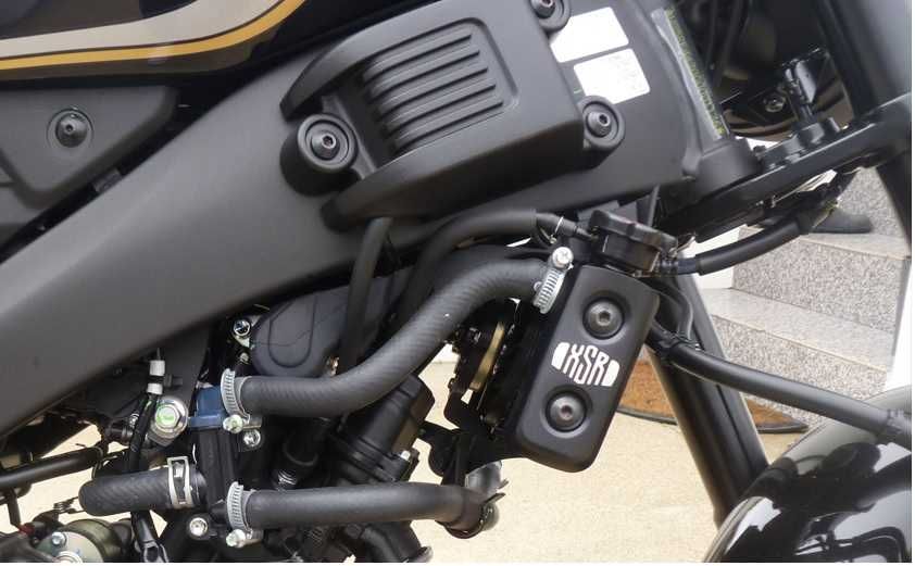 Tampas laterais do radiador em alumínio originais Yamaha XSR 125