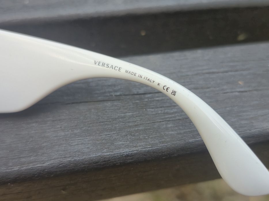 Extra modny biale okulary przeciwslonieczne VE 4446 od Versace!