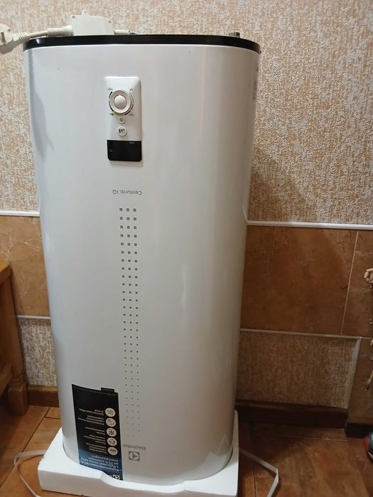 Продам бойлер Electrolux EWH 50 Centurio  б/у