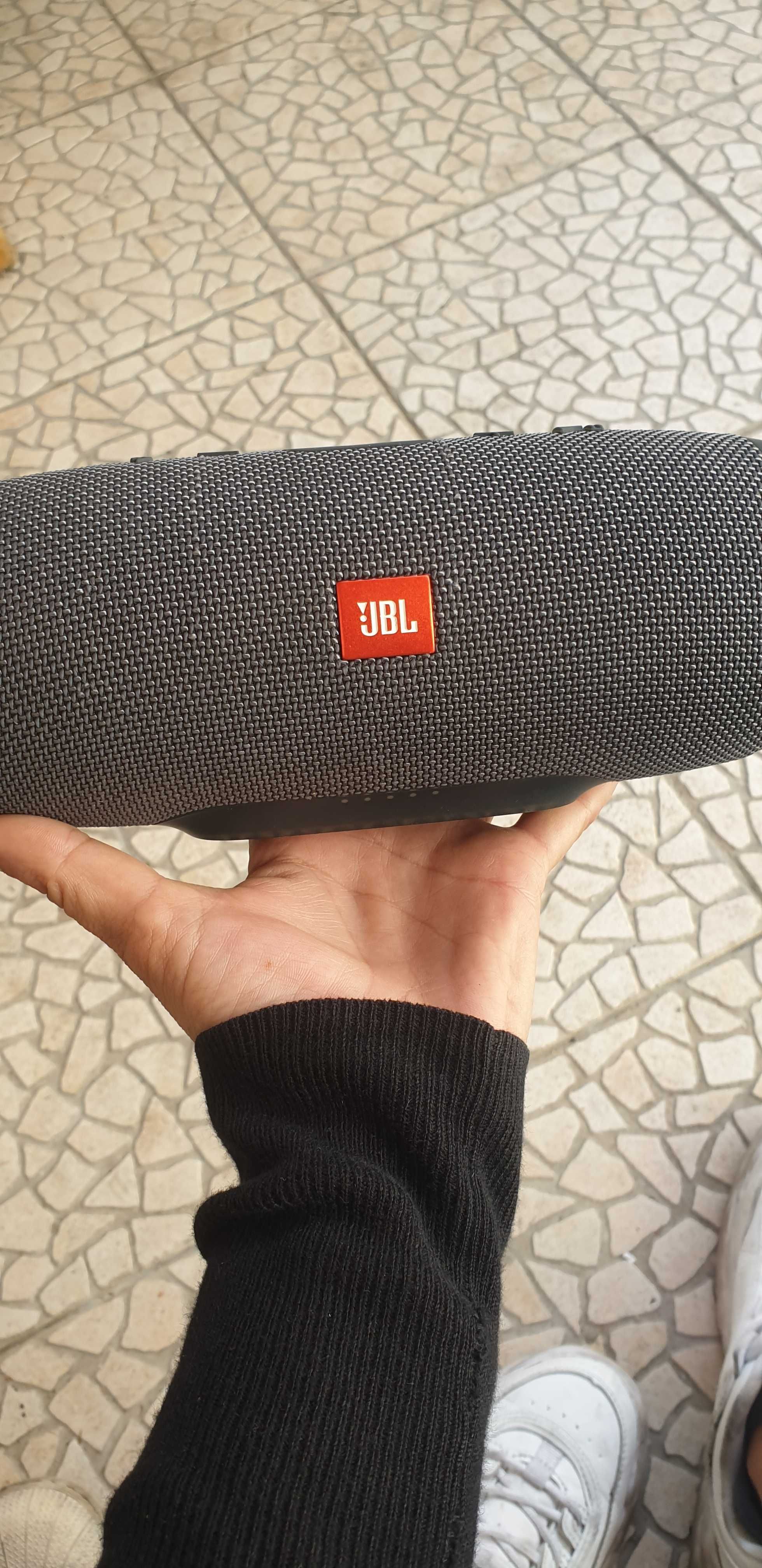 Coluna JBL charger essetial