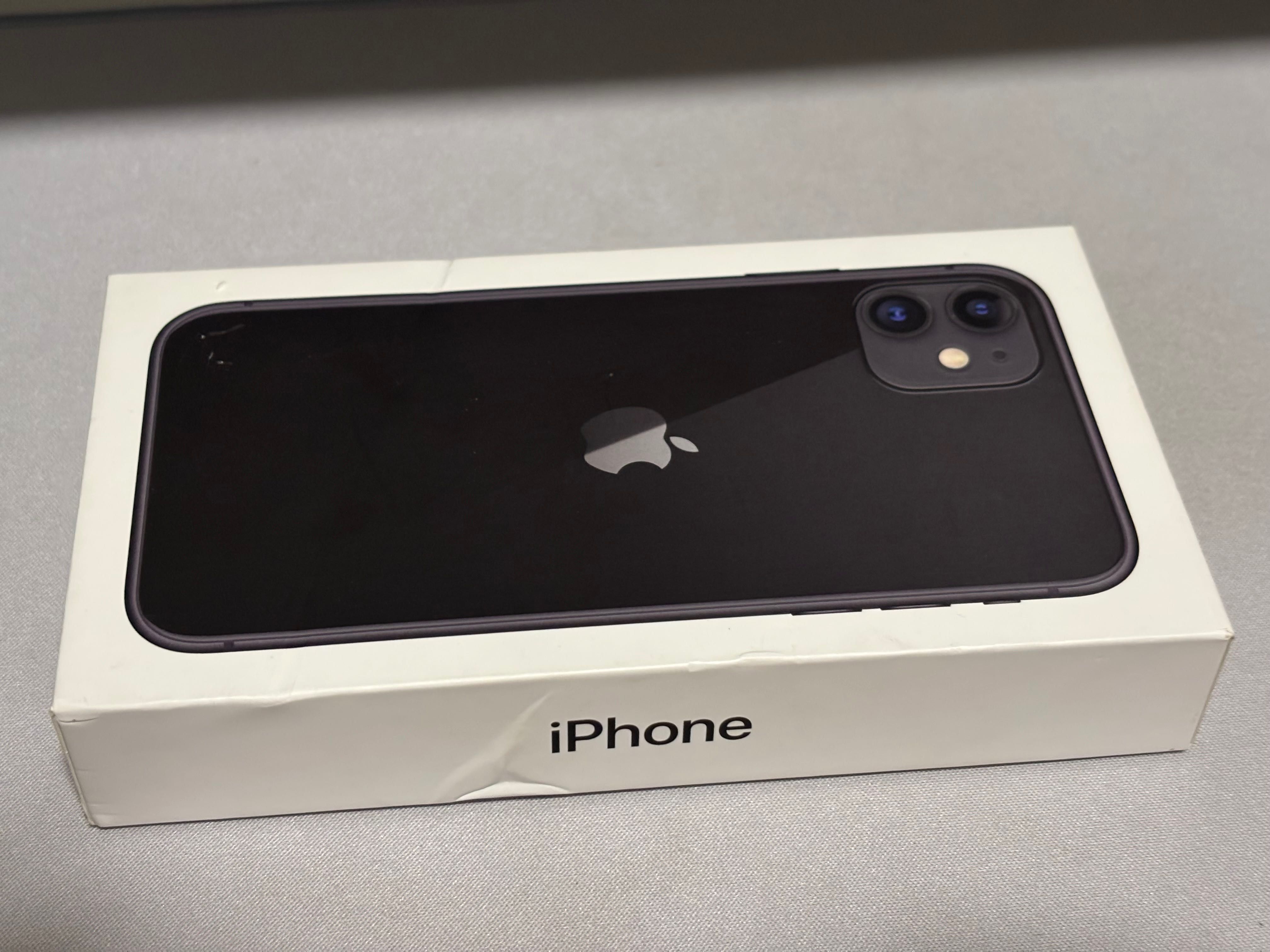 iPhone 11 (usado) na caixa com cabo