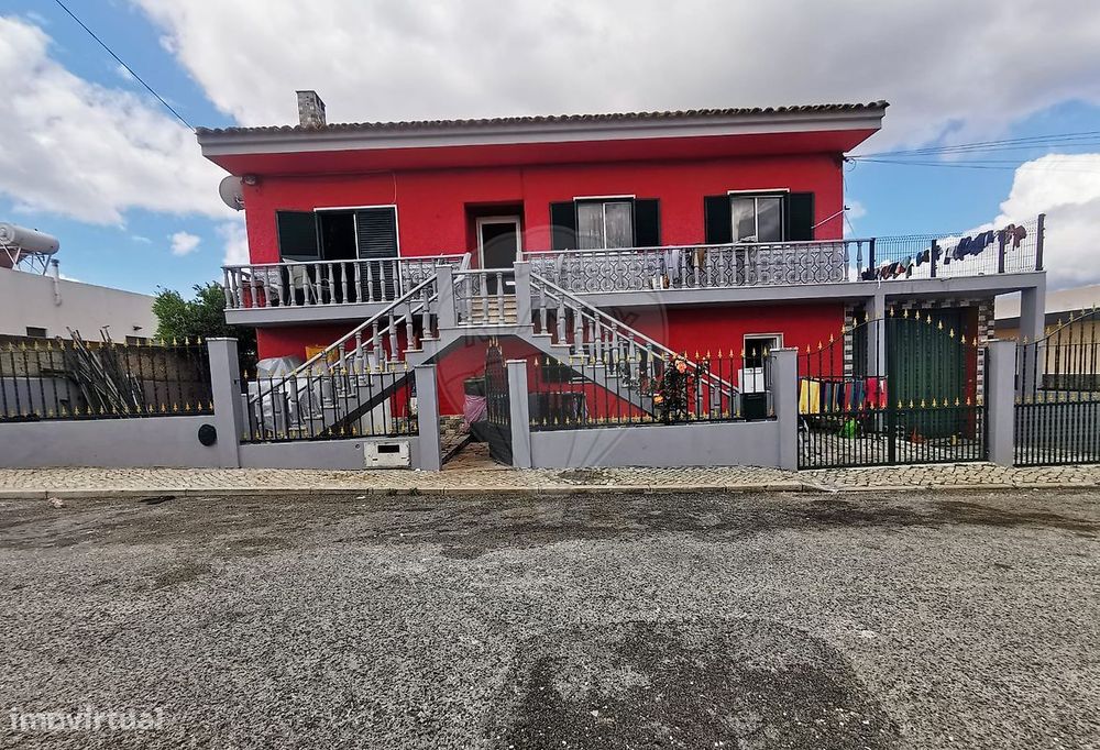 Moradia T5 para venda