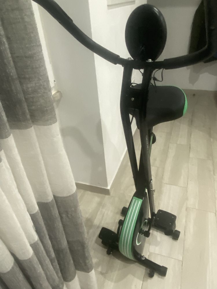 Bicicleta de ginástica nova
