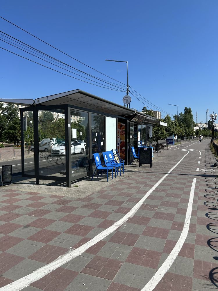 Здам Павільйон на зупинному комплексі на вул . Прирічна 7