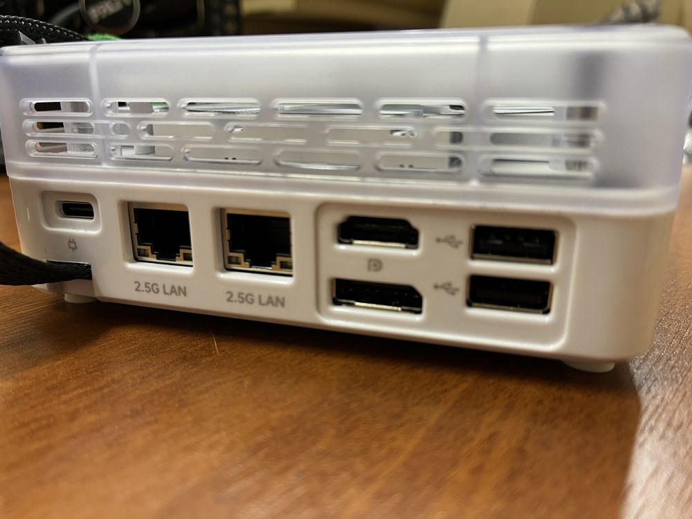 Mini komputer Ryzen 7 6800H ES 16GB DDR5 2TB NVMe Oculink eGPU Win11