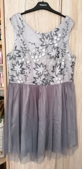 Szara haftowana z tiulowym dołem sukienka r. 44
