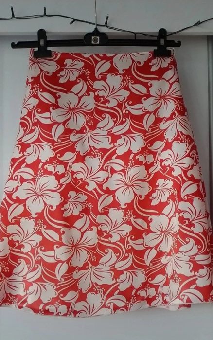 Spódnica za kolano śliski materiał rozm XS