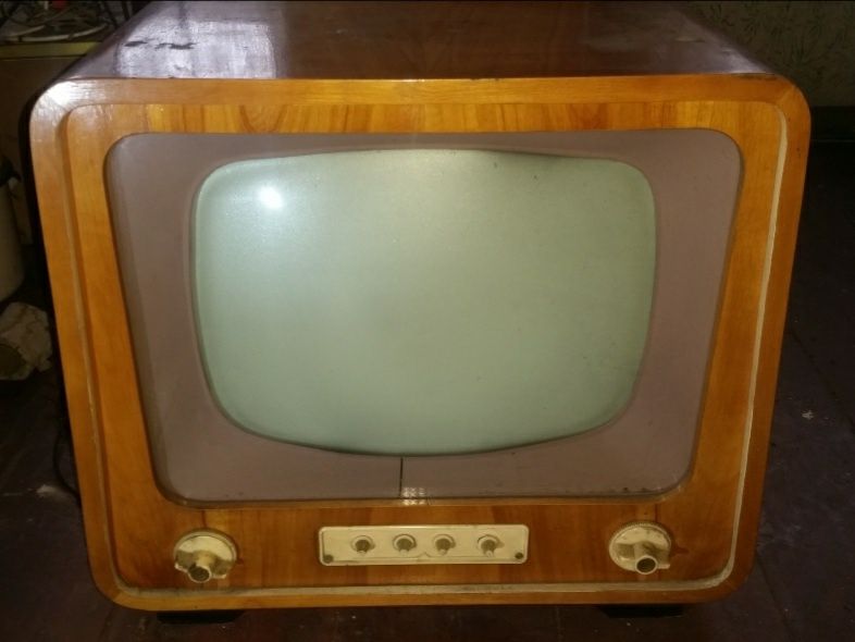 Stary telewizor SZMARAGD 902  vintage lat PRL