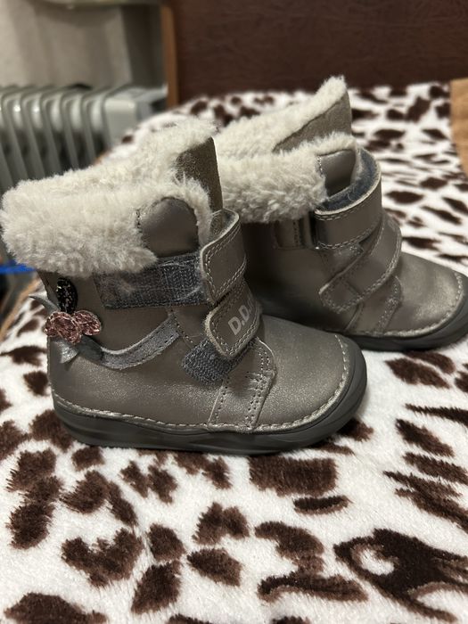 Зимове взуття для дівчинки