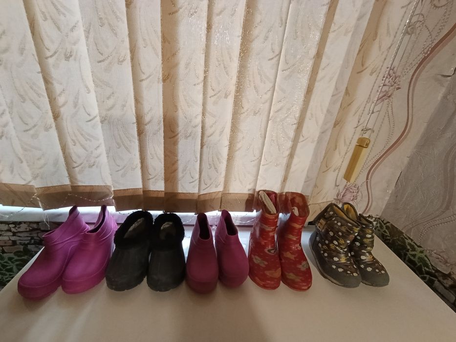 Віддам дитяче взуття. У гарному стані.