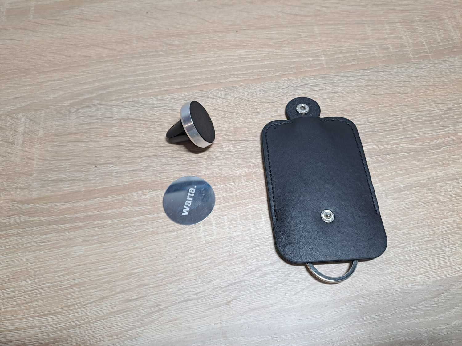 Nowy zestaw: uchwyt magnetyczny do auta + skórzane etui na klucz