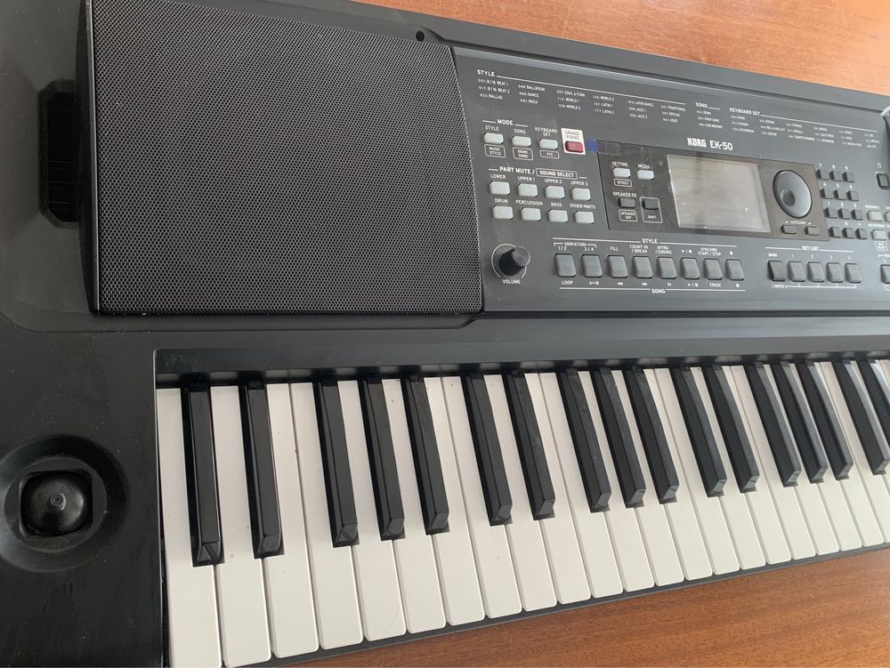 Teclado Korg EK-50