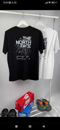 Футболка The North Face