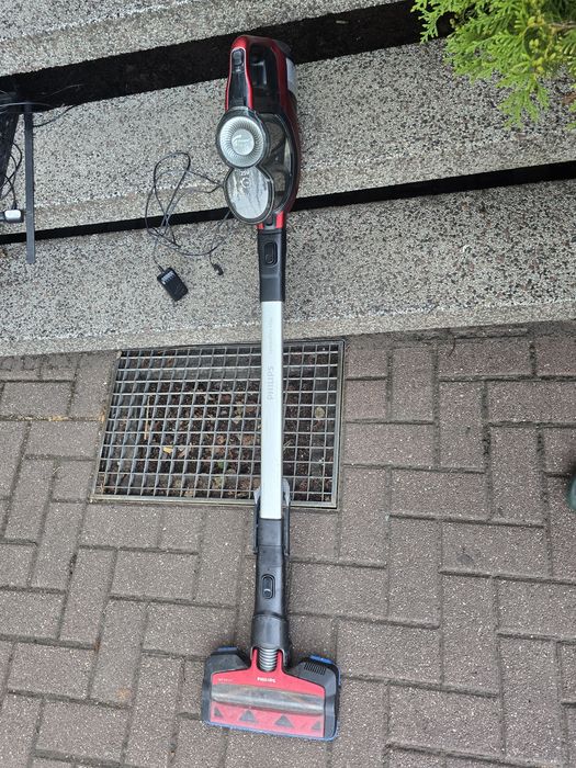 Одним лотом Пилососи Dyson та інші