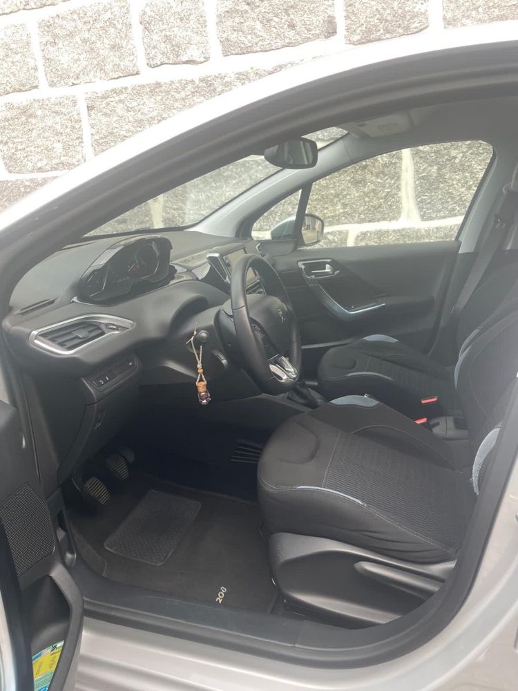 Peugeot 208 Allure 1.2 VTI 82