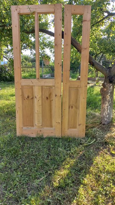 Двері . З масиву сосни.