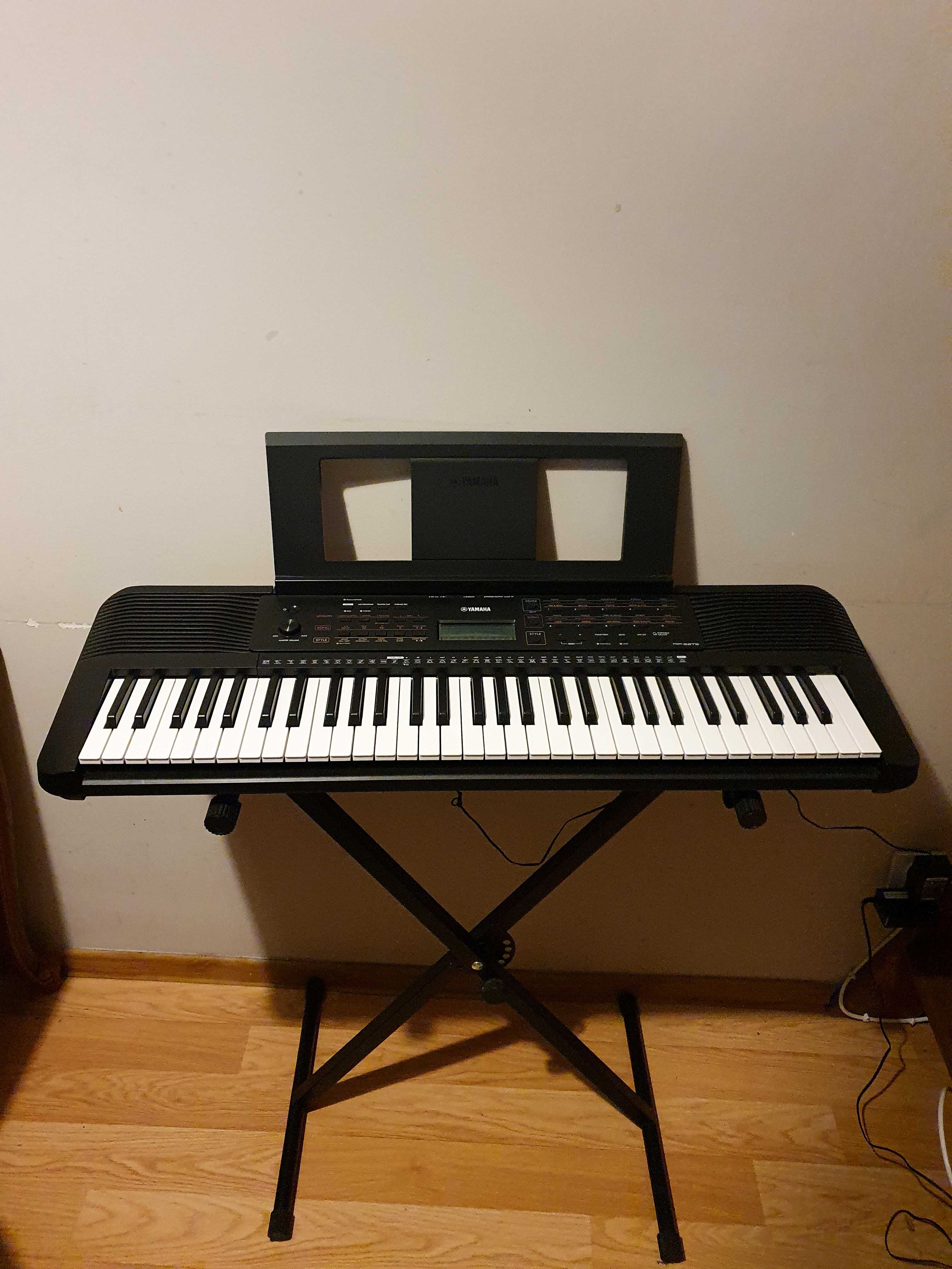 Yamaha PSR-E273 – keyboard dla początkujących i średnio zaawansowanych