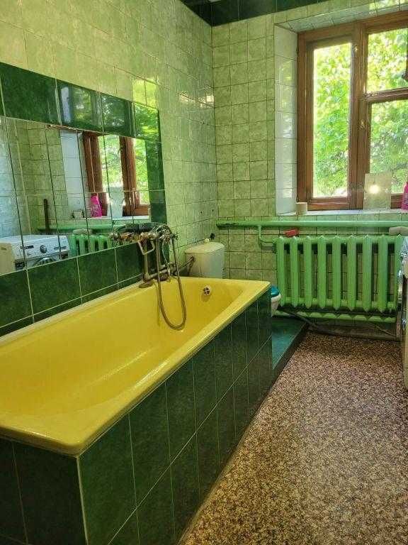 Продам цегляний будинок 1990 р. побудови, в мальовничій місцевості