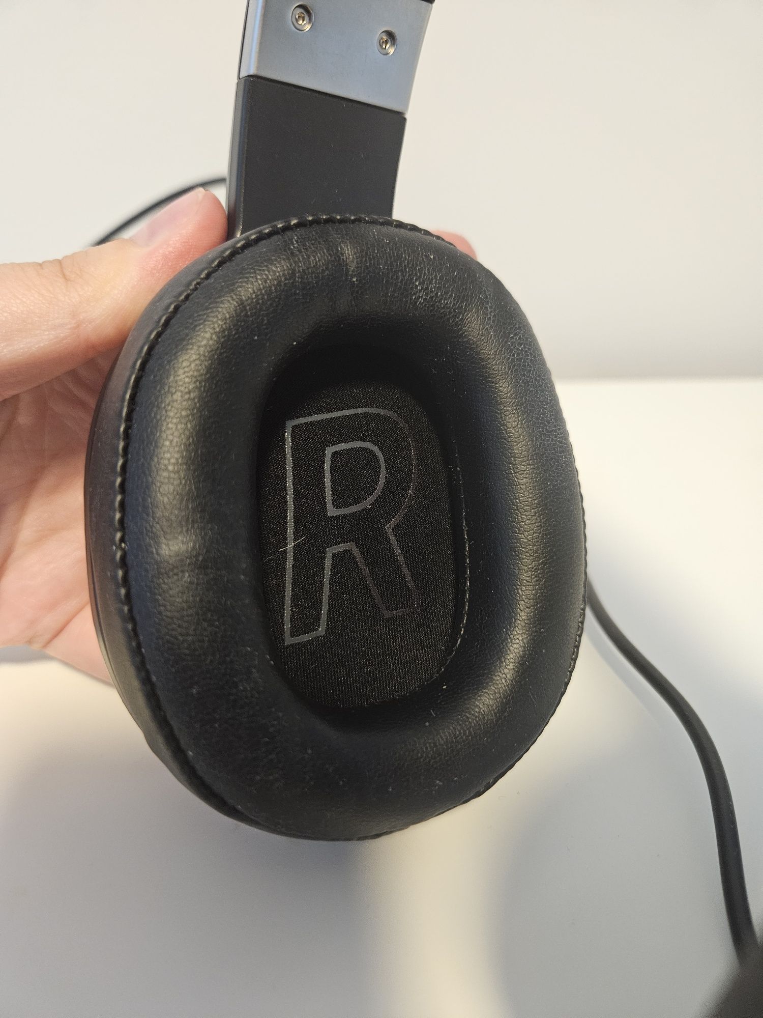 Edifier G2 II Gaming Headset with Noise Canceling Microphone