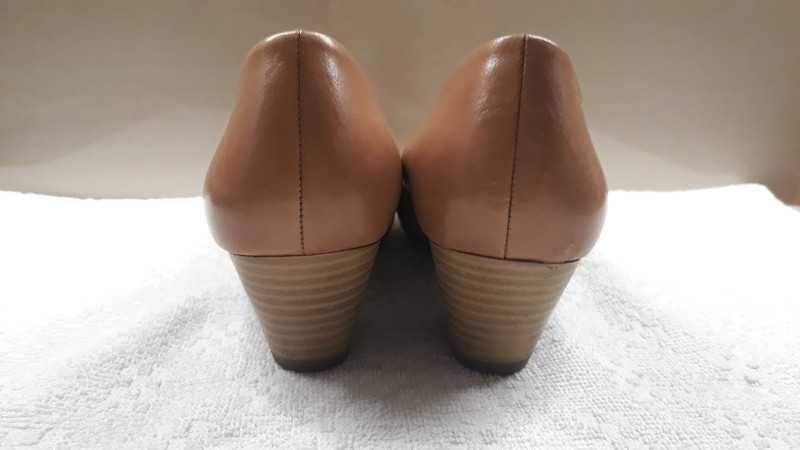 Nowe buty 38 półbuty wiosenne na obcasie skórzane jasne brązowe