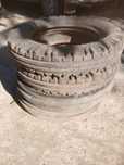 Pneus dianteiros de trator 5.00-15 como novos