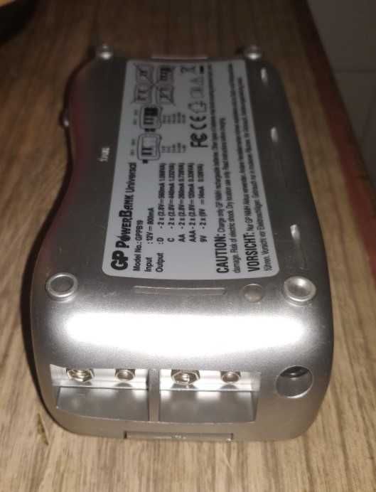 Carregador Pilhas / Baterias (1,2v ; 3,7v ; 9 v)
