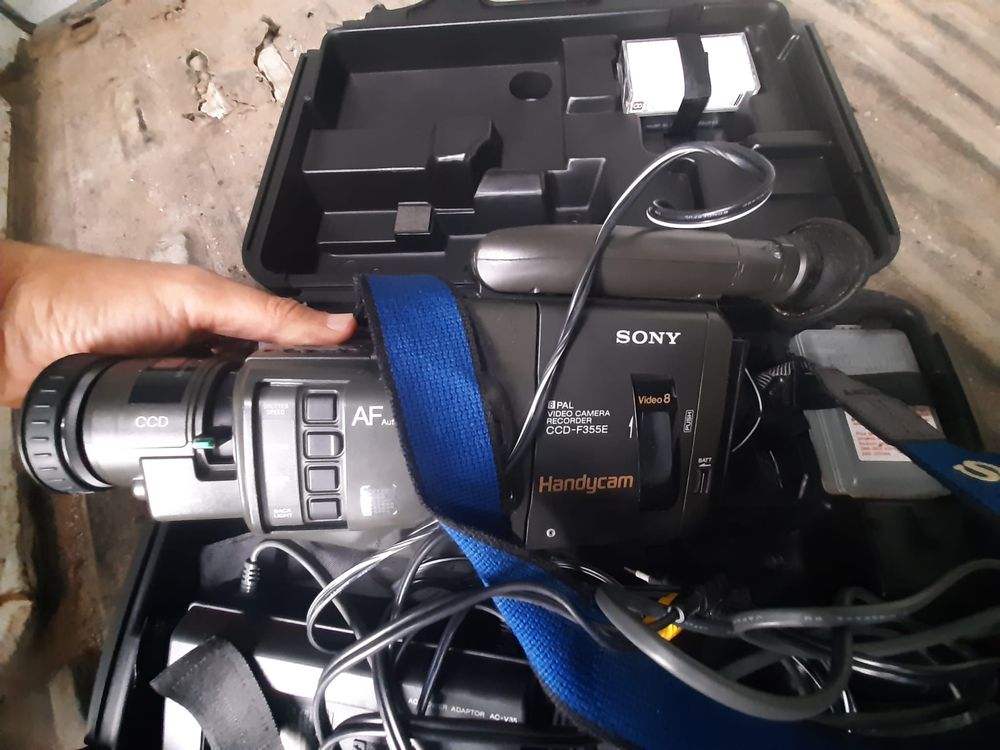 Máquina filmar Sony CCD-F55E antiga ( não carrega)