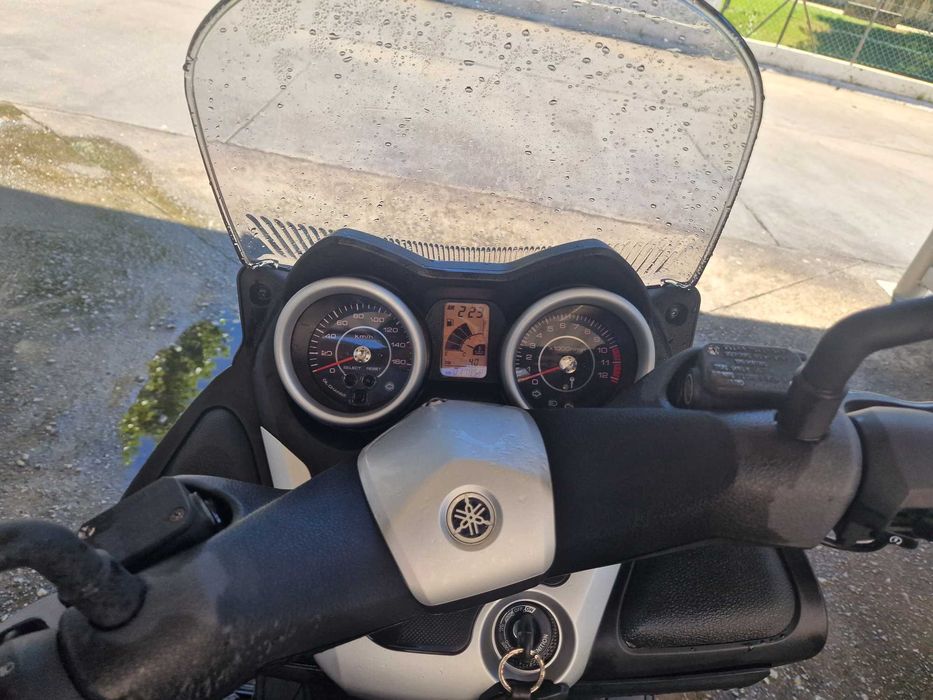 Vendo a minha Yamaha X-MAX 125