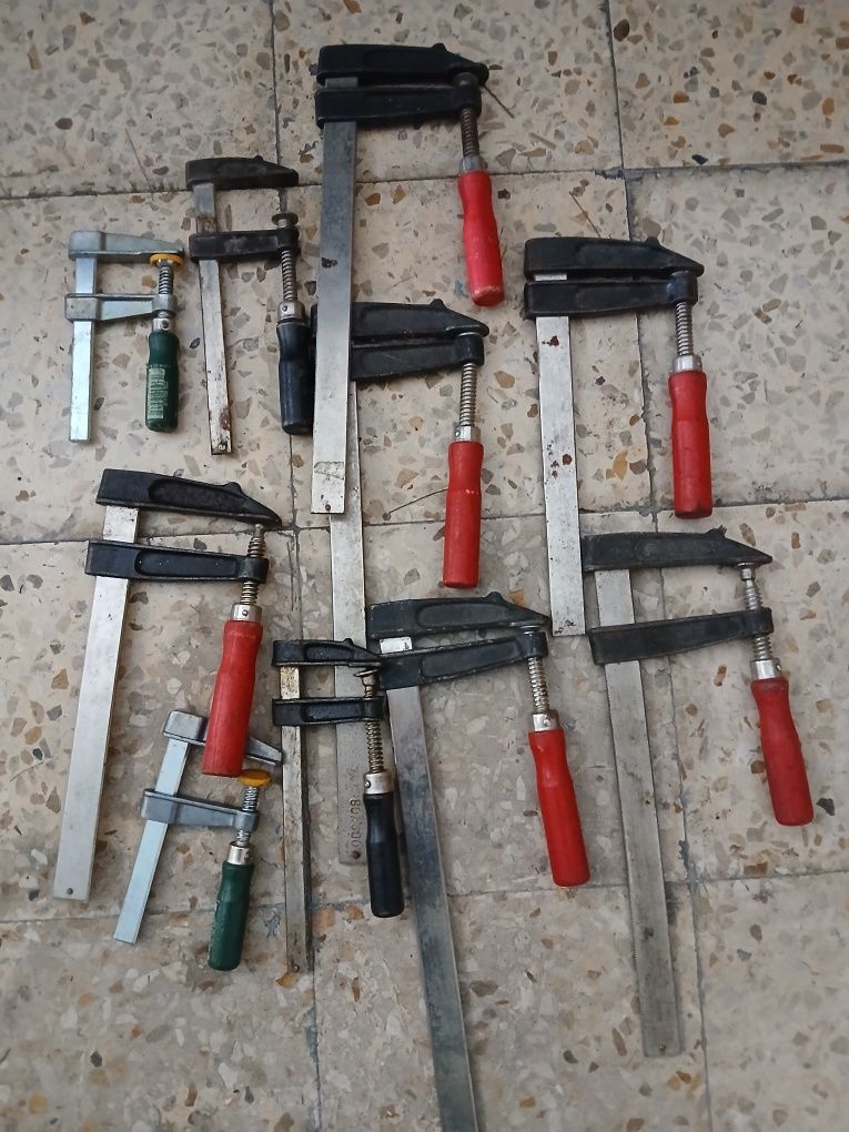 Grampos de carpinteiro.