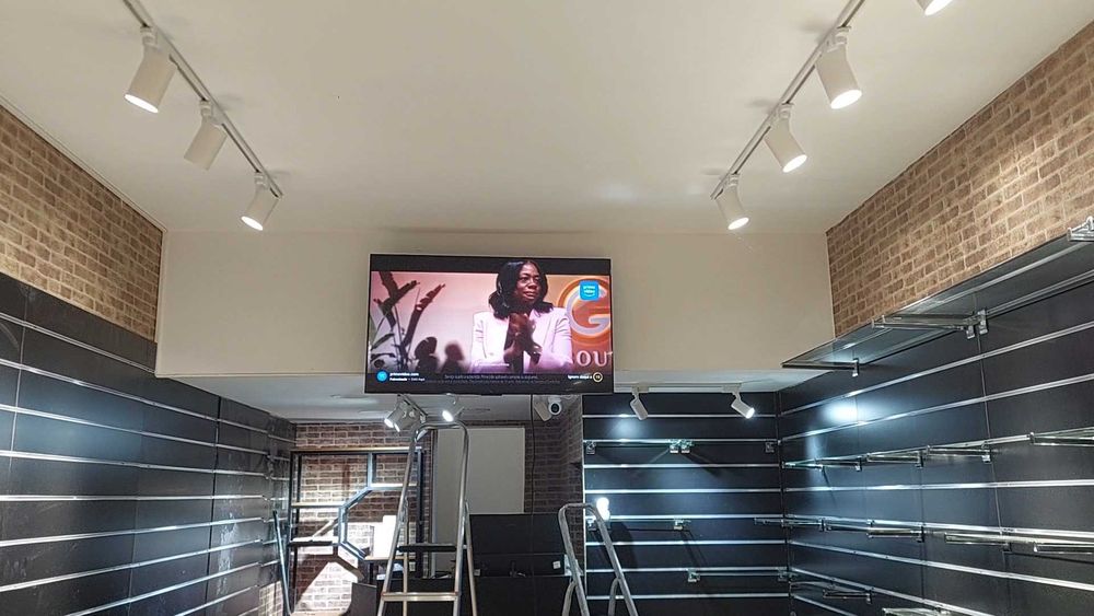 Serviços de manutenção eléctrica e iluminaçoes de natal