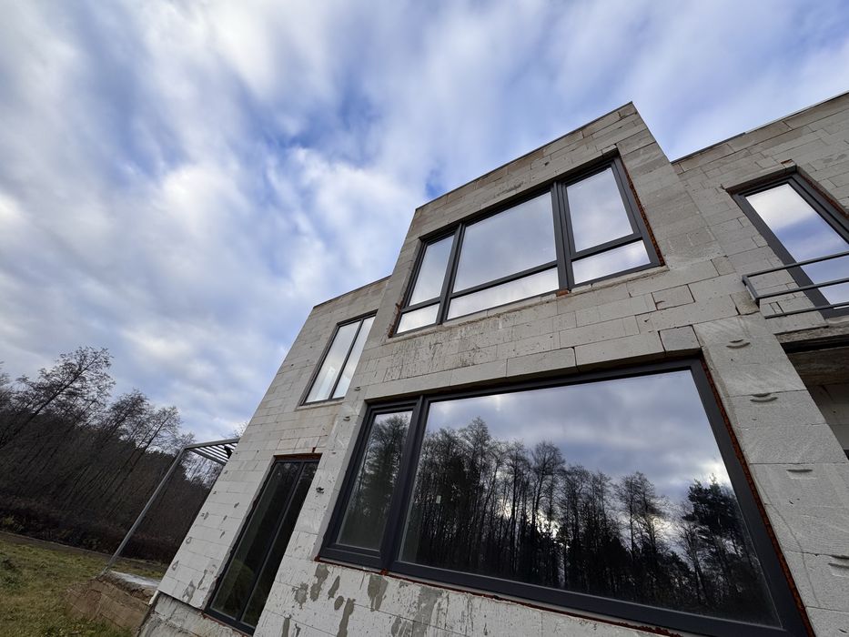 Новий будинок в передмісті